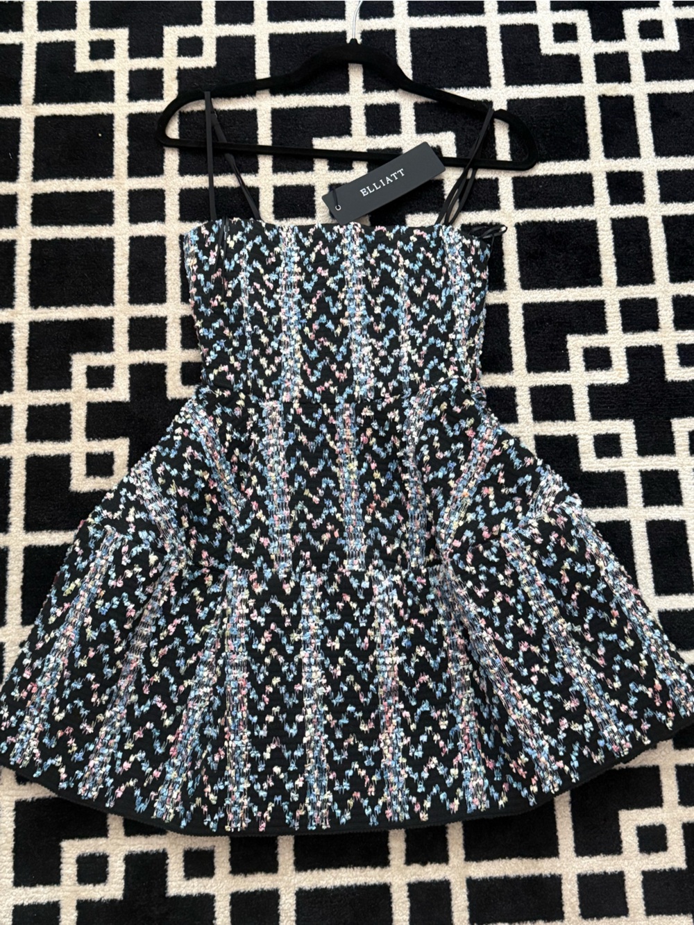 NWT Elliatt Floral Textured Strapless Peplum Top Size Small